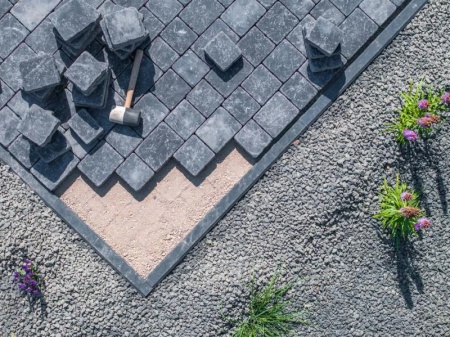 Pavage &agrave; Sandarville : cr&eacute;er des all&eacute;es et cours durables